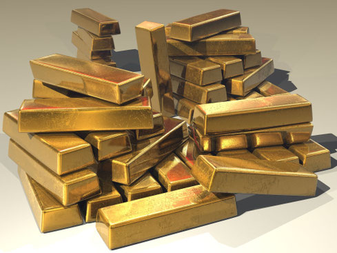 Wiedergefundenes Familienerbstück nach einem Metalldetektor-Einsatz der Ringsucher
