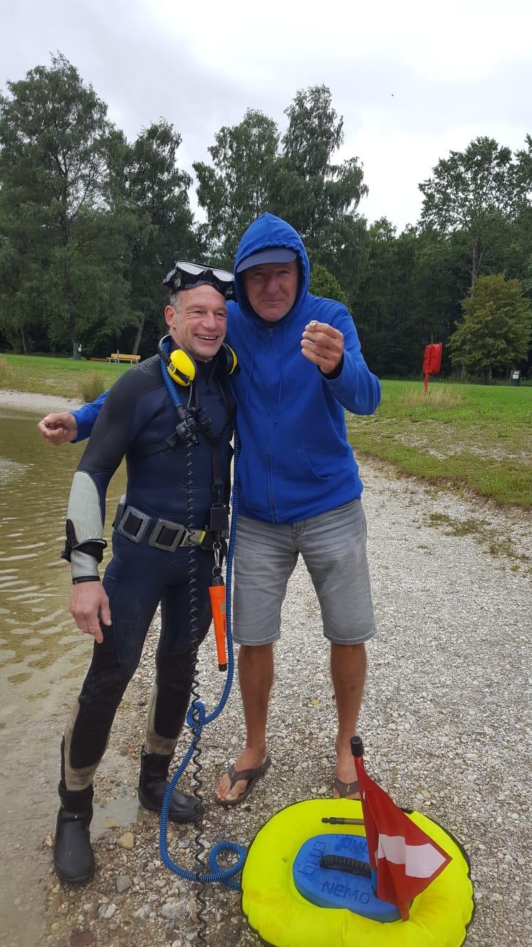 Geretteter Siegelring nach der Tauchsuche im Germeringer See.